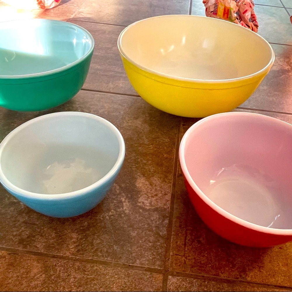 Vintage Pyrex Mixing Bowls Set of 4